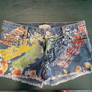 Super cute denim shorts by Jalate Jeans size 3/4 juniors.